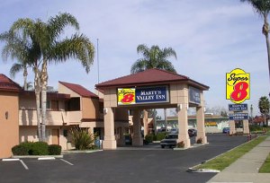 Super 8 Oceanside property information