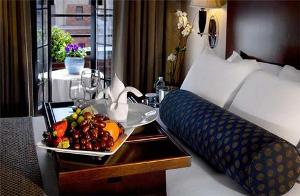Hilton Manhattan East property information