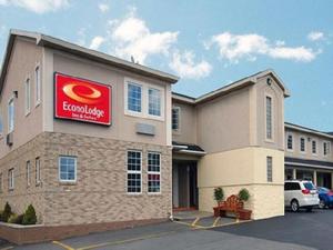 Econo Lodge Airport property photo