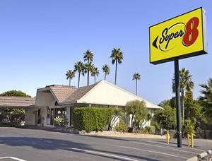 Super 8 Long Beach property photo