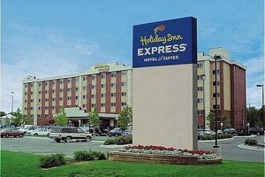 Holiday Inn Express Hotel & Suites MINNEAPOLIS AIRPORT-MALL AREA property information