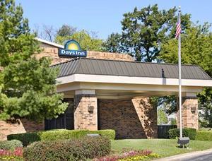 Days Inn Libertyville property photo
