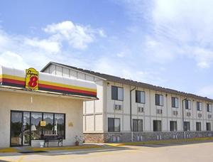 Super 8 Macomb property photo