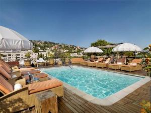 Petit Ermitage property information
