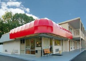 Econo Lodge Near Motor Speedway property photo