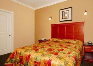 Rodeway Inn & Suites Pasadena property photo