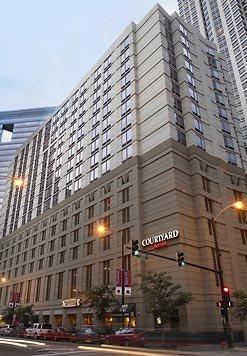 Courtyard Chicago Downtown/River North property photo