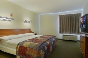 Red Roof Inn and Suites Savannah Gateway property photo