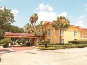 La Quinta Inn Houston Baytown West property photo