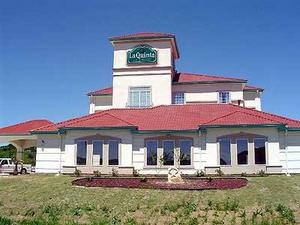 La Quinta Inn & Suites Kerrville property photo