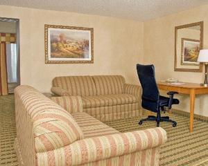 Holiday Inn Express Hotel & Suites ANN ARBOR property photo