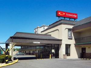 Econo Lodge Newark International Airport property photo