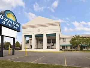 Days Inn And Suites Columbus East Airport property photo
