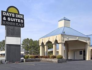 Days Inn and Suites Manchester property photo
