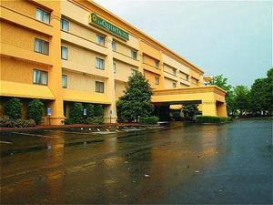 La Quinta Inn & Suites Nashville Franklin property photo