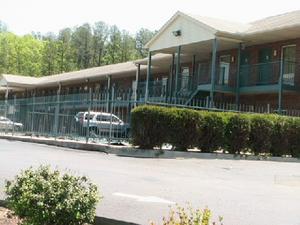 Americas Best Inns Selmer property photo