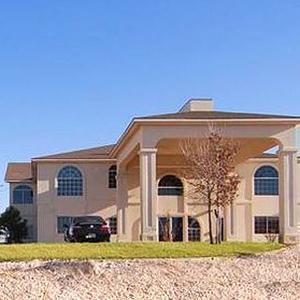 US Travelers Inn & Suites property photo