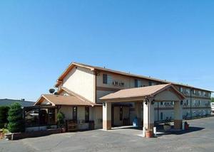 Rodeway Inn Farmington property photo