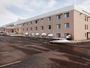Super 8 Santa Fe property photo