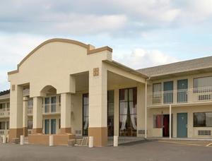 Super 8 Wheatley property photo