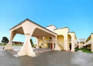 Quality Inn & Suites Redwood Coast property photo