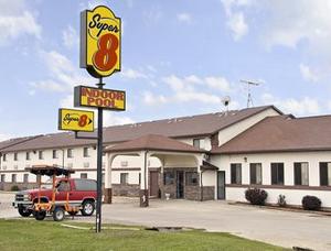 Super 8 Grinnell IA property photo