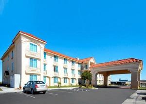 Comfort Inn & Suites property photo