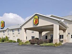 Super 8 Bettendorf property photo