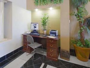 Baymont Inn & Suites Bakersfield property photo