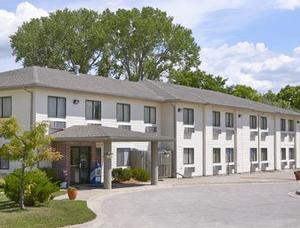 Super 8 Blair property photo