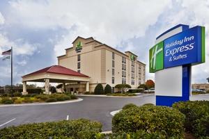 Holiday Inn Express Hotel & Suites WILMINGTON-UNIVERSITY CTR property photo