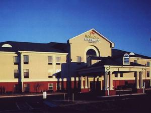 Holiday Inn Express Hotel & Suites LAURINBURG property photo