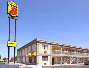 Super 8 Greensboro property photo