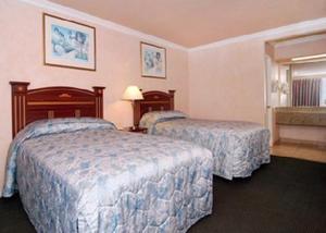 Econo Lodge Inn & Suites property photo