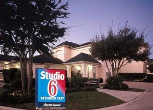 Studio 6 Austin Midtown property photo