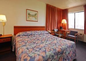 Rodeway Inn & Suites property photo