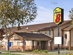 Super 8 Willows property photo