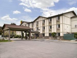 Super 8 Gilroy property photo