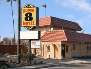 Super 8 Fresno property photo