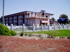 Deluxe Inn property photo