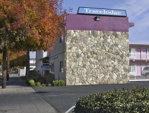 Travelodge Fresno Highway 41 property photo