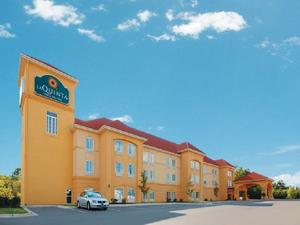 La Quinta Inn & Suites Huntsville Airport Madison property photo