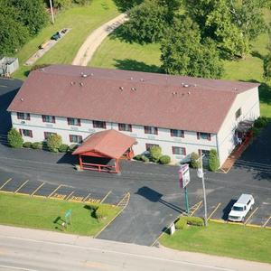 The Redwood Motel Mineral Point property photo