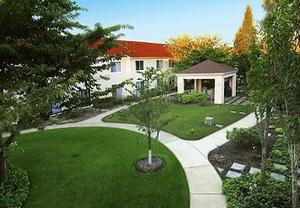Courtyard Eugene Springfield property photo