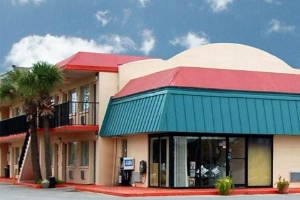 Econo Lodge North property photo