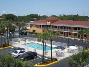 Howard Johnson Express Inn Suites - South Tampa/ Airport property photo